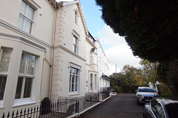 2 Bedroom Flat To Rent In Binswood Avenue, Leamington Spa, Warwickshire, CV32