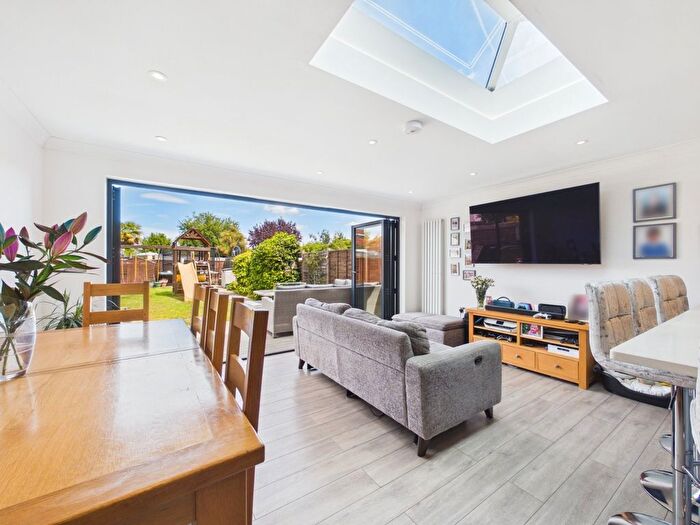 4 Bedroom Detached House For Sale In Feltham Hill Road, Ashford, Surrey, TW15