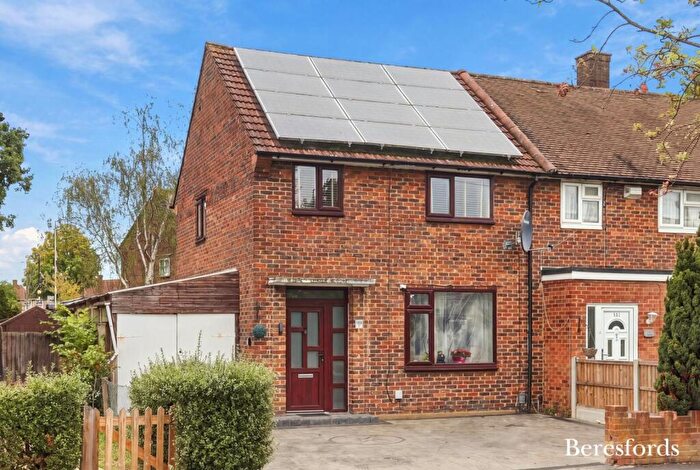 2 Bedroom End Of Terrace House For Sale In Chippenham Road, Romford, RM3