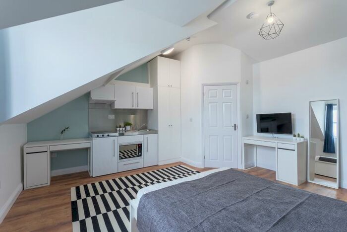 Apartment To Rent In Bearwood Parade, Bearwood, Birmingham, B66