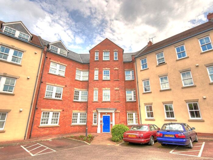 2 Bedroom Flat To Rent In Peoples Place, Warwick Road, Banbury, Oxon, OX16