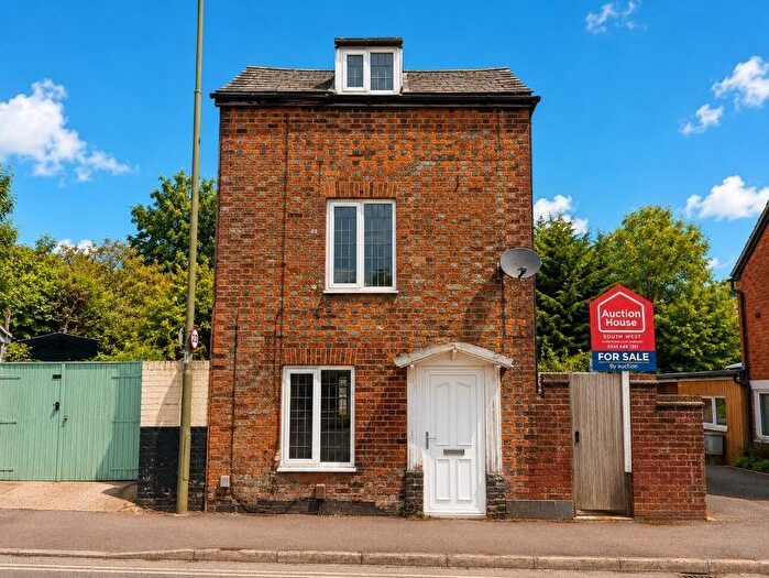 2 Bedroom Detached House For Sale In Wallingford Street, Wantage, Oxfordshire, OX12