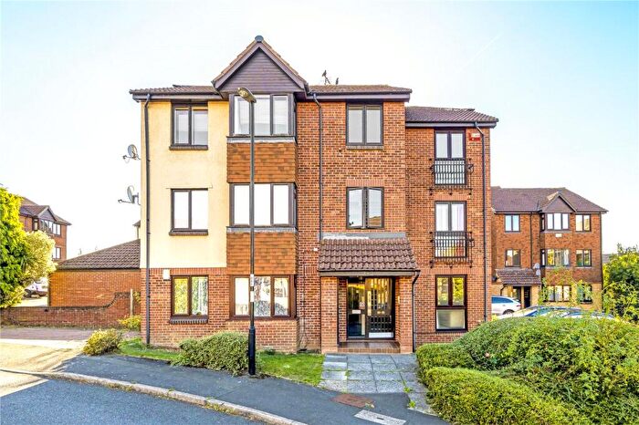 1 Bedroom Flat For Sale In Gables Close, Lee, SE12