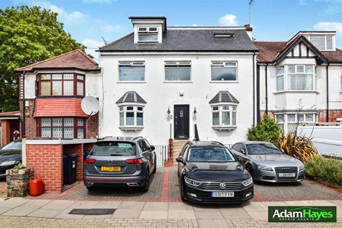 2 Bedroom Apartment For Sale In Friern Park, North Finchley, N12