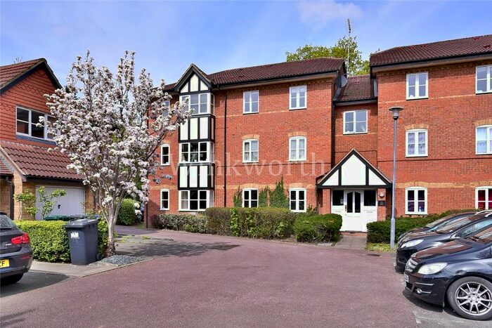 2 Bedroom Flat To Rent In Lee Close, Barnet, Hertfordshire, EN5