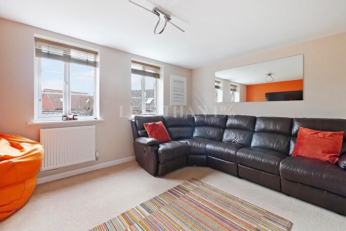 3 Bedroom Terraced House For Sale In Lockgate Road -, NN4