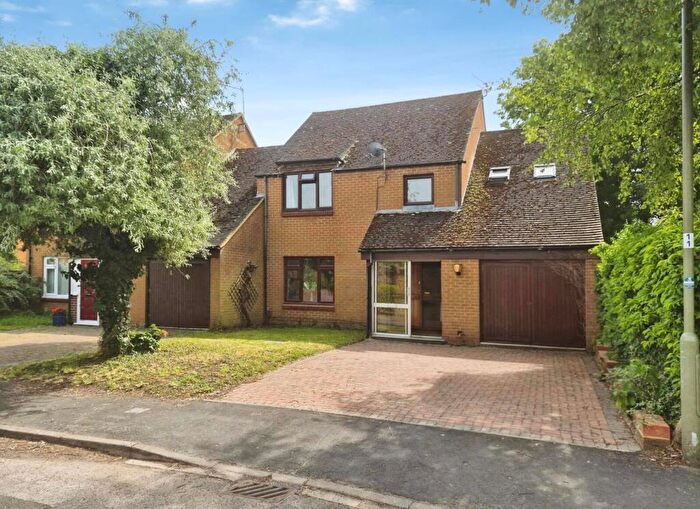 4 Bedroom Link Detached House For Sale In Witan Way, Wantage, Oxfordshire, OX12