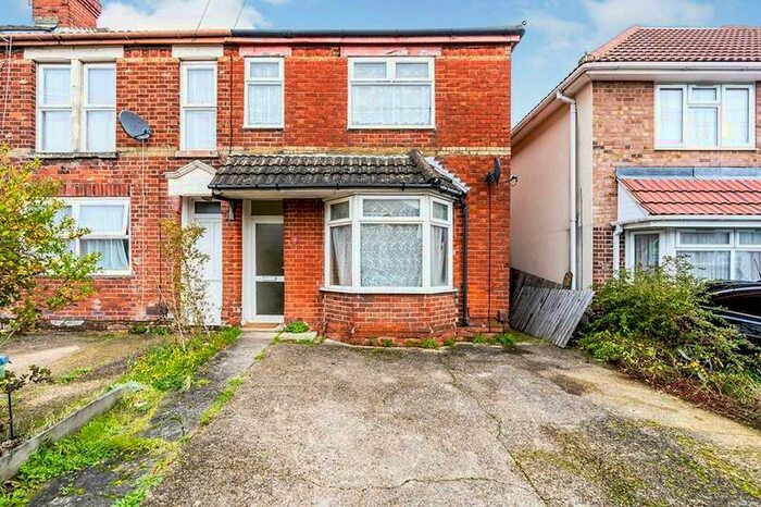 4 Bedroom Semi-Detached House To Rent In Langhorn Road, Southampton, SO16