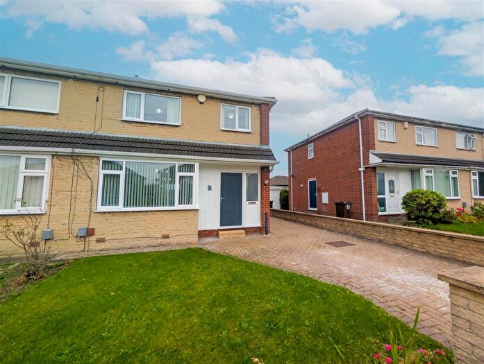 3 Bedroom House For Sale In Rydal Drive, Huddersfield, HD5