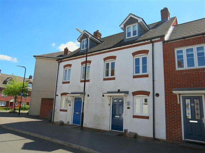 3 Bedroom Property To Rent In Orchid Court, Kingsnorth, Ashford, TN23