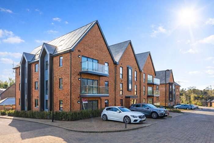 2 Bedroom Flat For Sale In Kilnwood Court, Burgess Hill, RH15