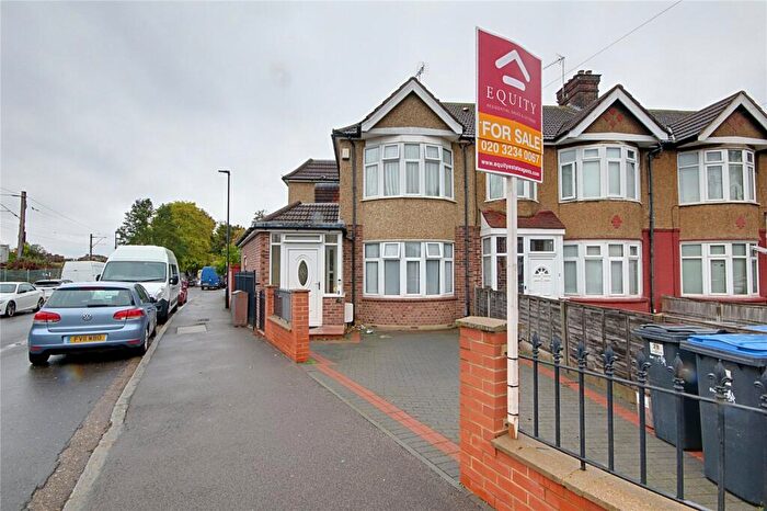 4 Bedroom End Of Terrace House For Sale In Lincoln Way, Enfield, EN1