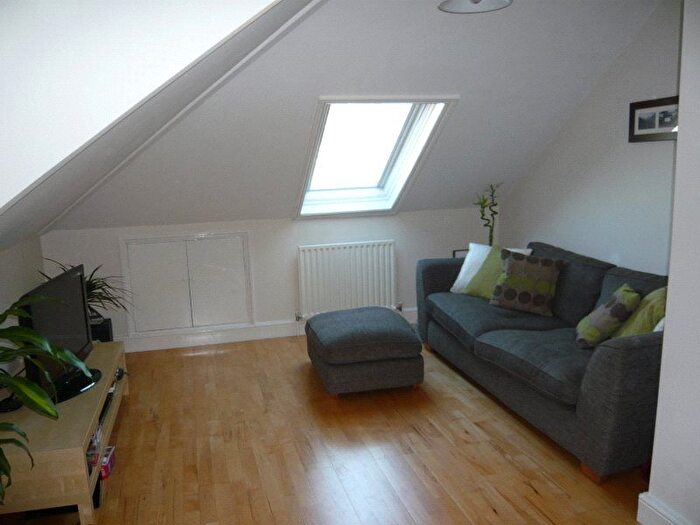 1 Bedroom Flat To Rent In Longley Road, Tooting, London, SW17