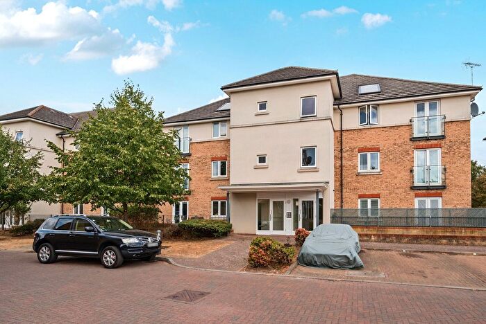 1 Bedroom Flat For Sale In Fairwater Drive, Shepperton, TW17