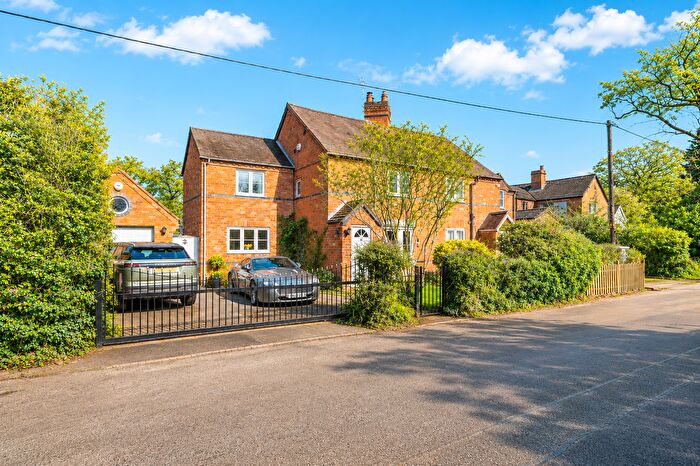 3 Bedroom Semi Detached House For Sale In School Lane, Warwick, CV35