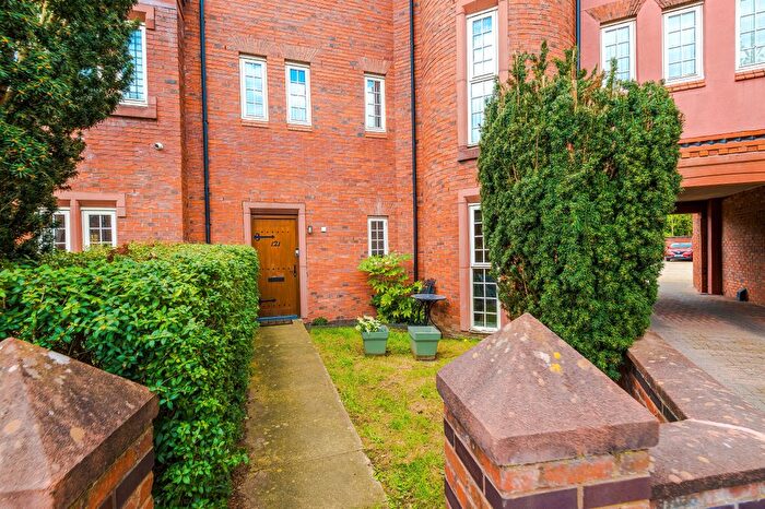 2 Bedroom Maisonette For Sale In Butts Green, Warrington, WA5