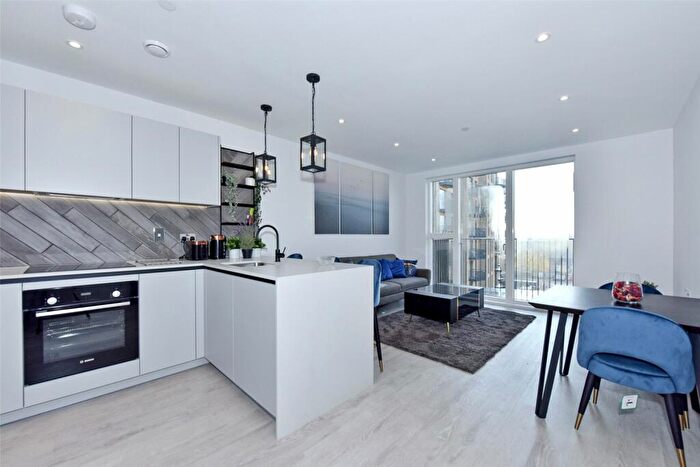2 Bedroom Apartment To Rent In Artesian House, Memorial Avenue, Slough, SL1