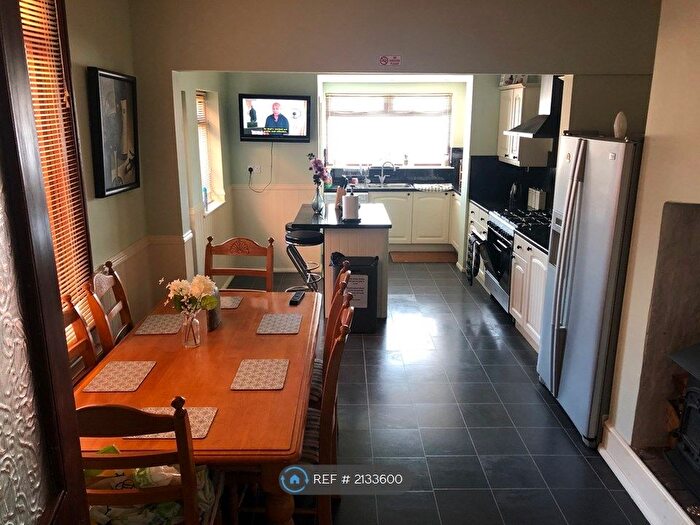 4 Bedroom Semi-Detached House To Rent In Taunton Road, Bridgwater, TA6