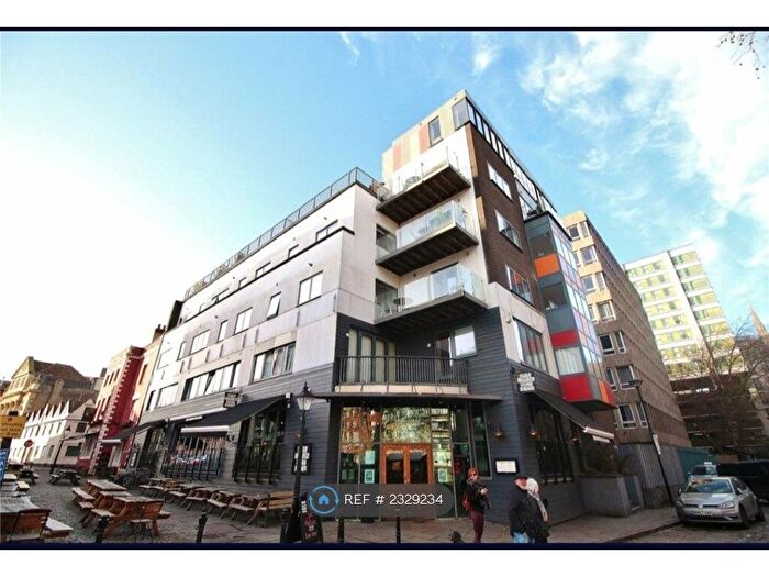 2 Bedroom Flat To Rent In Riverside House, Bristol, BS1