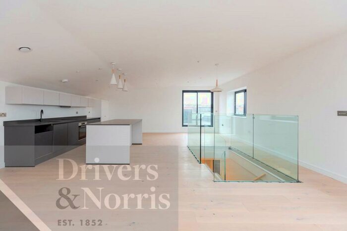 2 Bedroom Penthouse To Rent In Tottenham Lane, Crouch End, London, N8