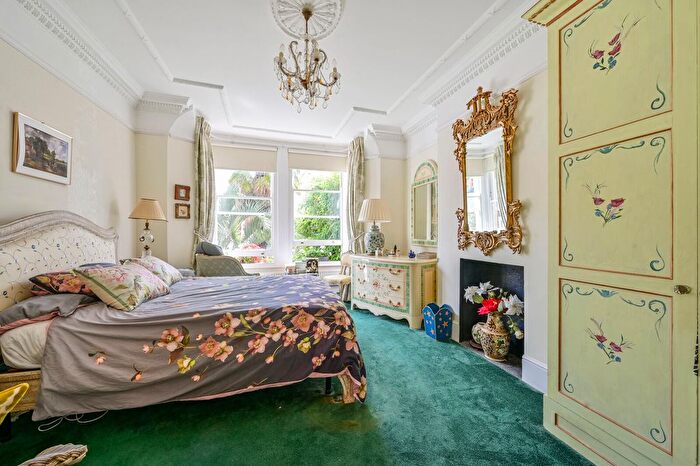 1 Bedroom Maisonette For Sale In Woodside, Wimbledon, London, SW19