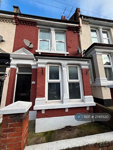 2 Bedroom Terraced House To Rent In Foord Street, Rochester, ME1