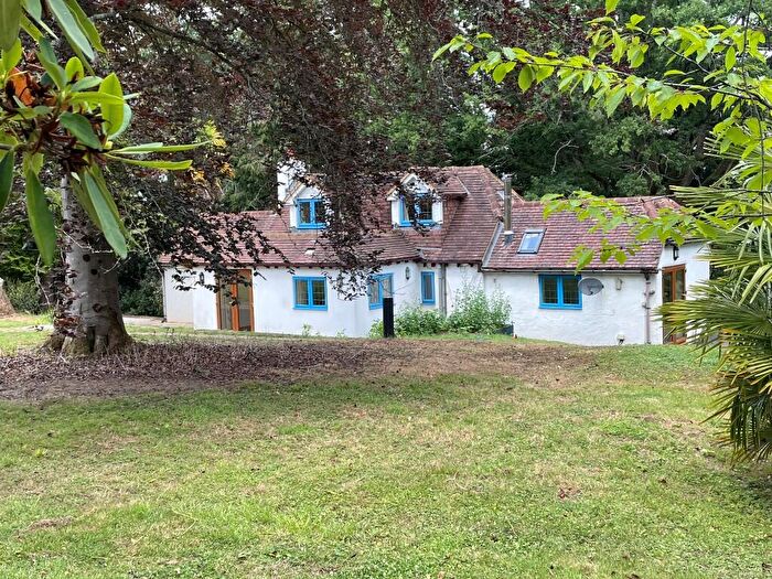 2 Bedroom Cottage To Rent In Knowle Lane, GU6