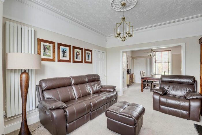 3 Bedroom End Of Terrace House For Sale In Highbury Road, Bulwell, Nottinghamshire, NG6