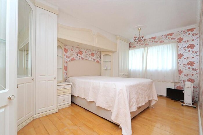 2 Bedroom Bungalow For Sale In Veryan Place, Fishermead, Milton Keynes, Buckinghamshire, MK6
