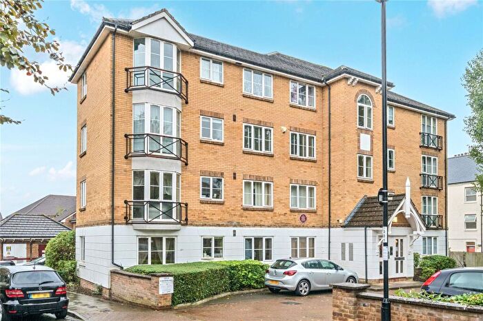 2 Bedroom Flat For Sale In Cricketers Walk, Sydenham, London, SE26