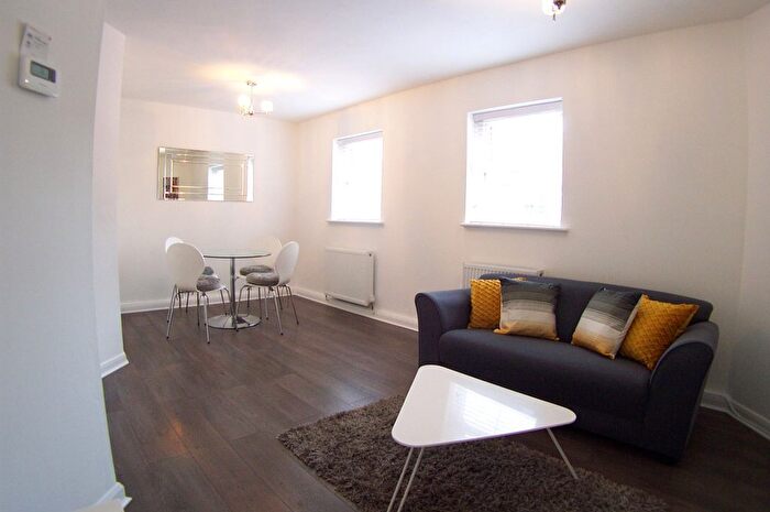 2 Bedroom Flat To Rent In St Michaels Lodge, St Michaels Crescent, Headingley, Leeds, LS6