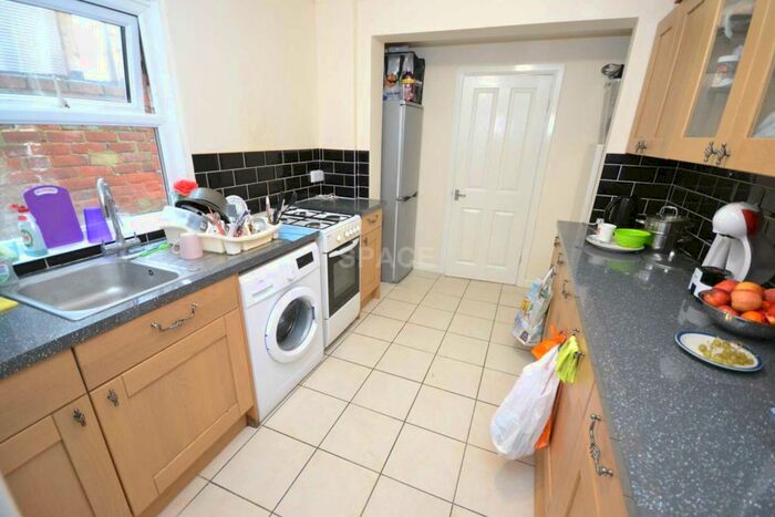 4 Bedroom Terraced House To Rent In Liverpool Road, Reading, RG1