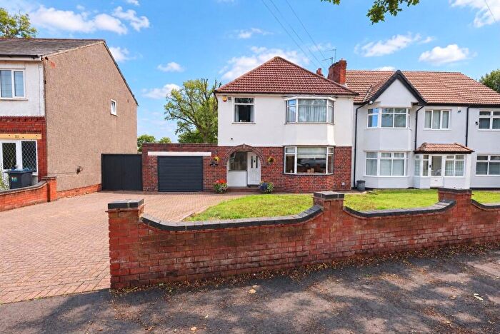 4 Bedroom Detached House For Sale In Grove Road, Kings Heath, Birmingham, West Midlands, B14