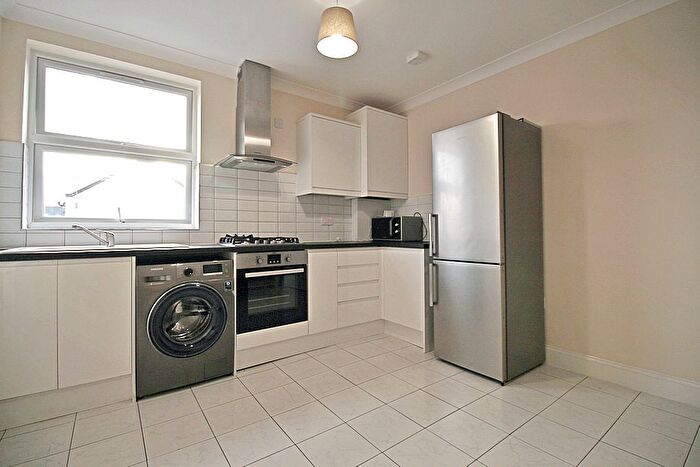 1 Bedroom Flat To Rent In High Street, Hounslow, TW3