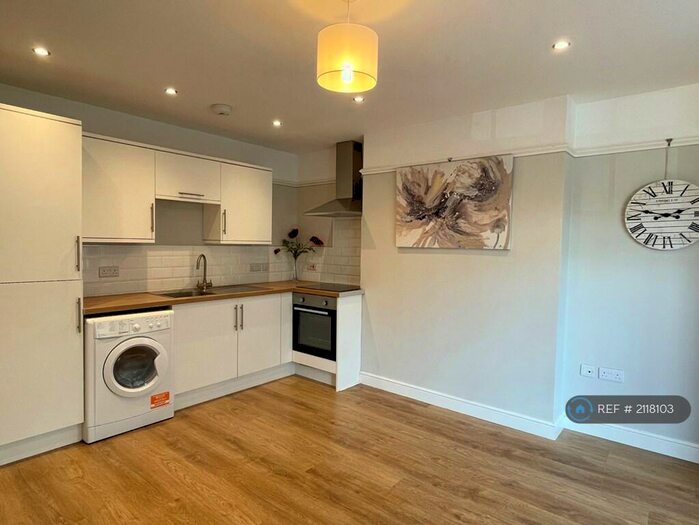1 Bedroom Flat To Rent In Porthill, Newcastle U Lyme, ST5
