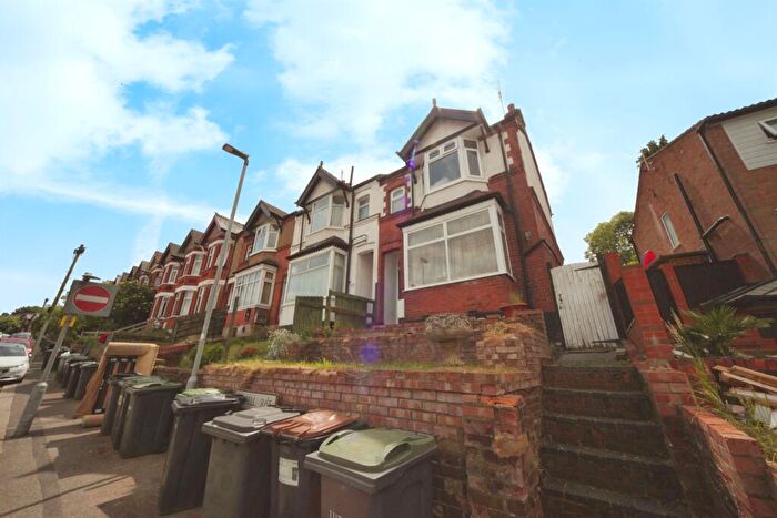 3 Bedroom End Of Terrace House For Sale In Russell Rise, Luton, LU1