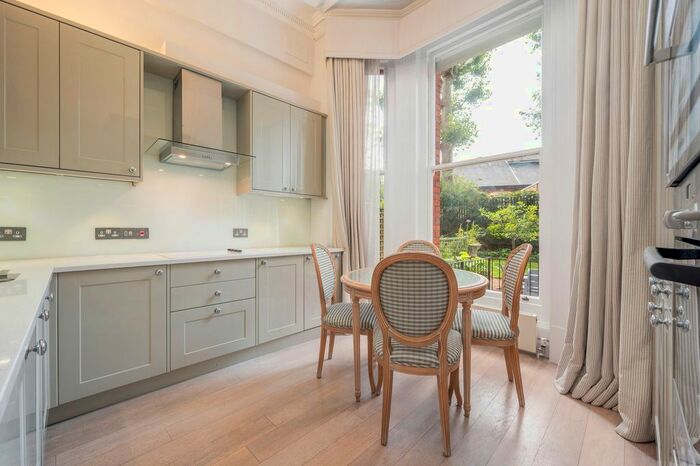 2 Bedroom Flat To Rent In Lower Sloane Street, London, SW1W