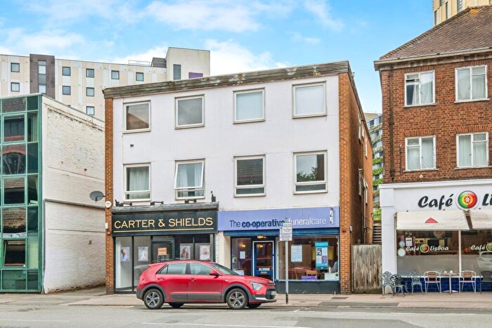 2 Bedroom Flat For Sale In Goldsworth Road, Woking, Surrey, GU21