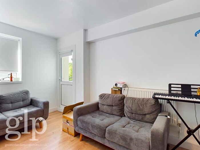 3 Bedroom Apartment To Rent In Osnaburgh Street, London, Greater London, NW1