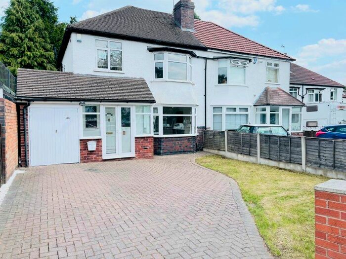3 Bedroom Semi-Detached House To Rent In Kedleston Road, Hall Green, Birmingham, B28