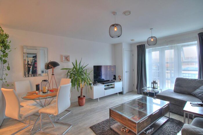 1 Bedroom Flat For Sale In Sopwith Drive, Farnborough, GU14