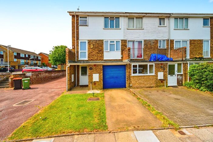 4 Bedroom End Of Terrace House For Sale In Beale Street, Dunstable, Bedfordshire, LU6