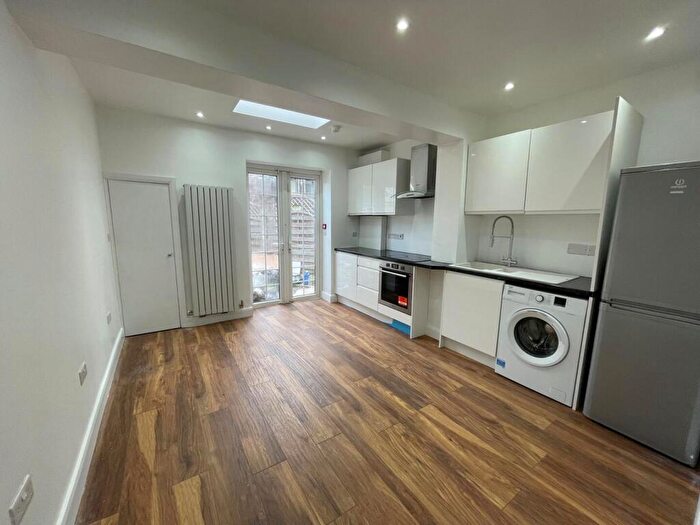 3 Bedroom House To Rent In Reform Row, Tottenham, London, N17