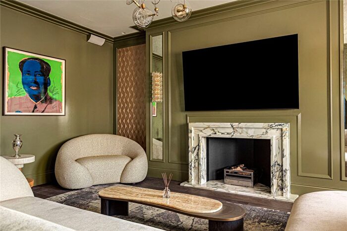 3 Bedroom Flat To Rent In South Street, Mayfair, London, W1K