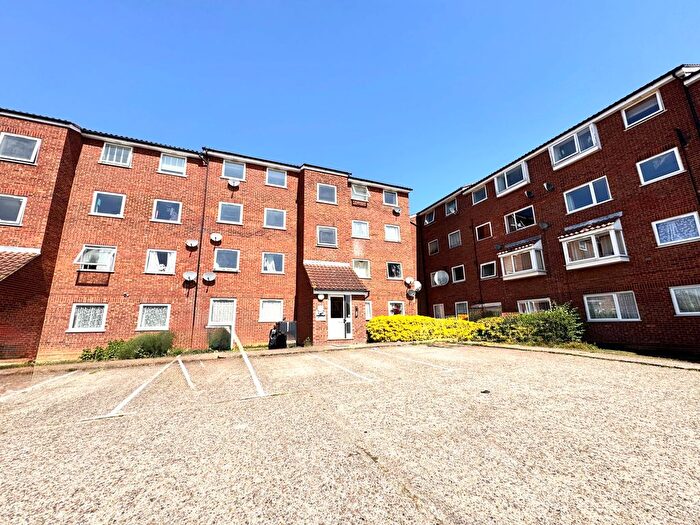 2 Bedroom Flat To Rent In Makepeace Road, Northolt, Middlesex, UB5