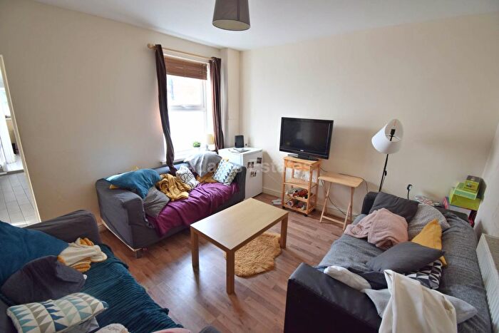 6 Bedroom Terraced House To Rent In De Beauvoir Road, Reading, RG1