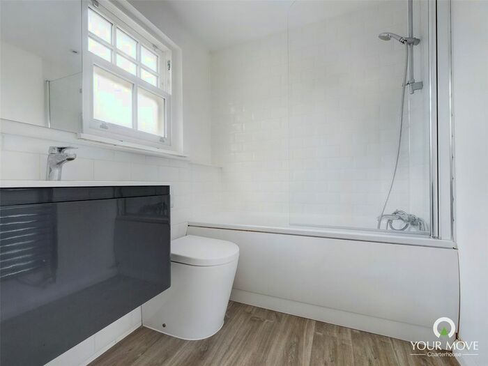 2 Bedroom Flat To Rent In High Street, Broadstairs, Kent, CT10