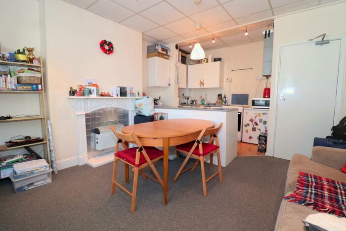 1 Bedroom Flat To Rent In Llanbleddian Gardens, Cathays, CF24