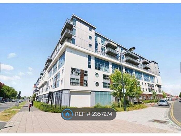 1 Bedroom Flat To Rent In Paramount, Swindon, SN1