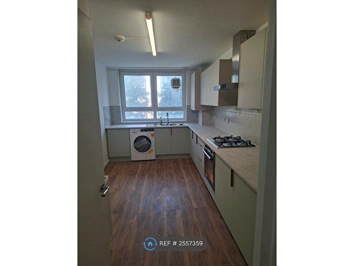 2 Bedroom Flat To Rent In Totteridge House, London, SW11